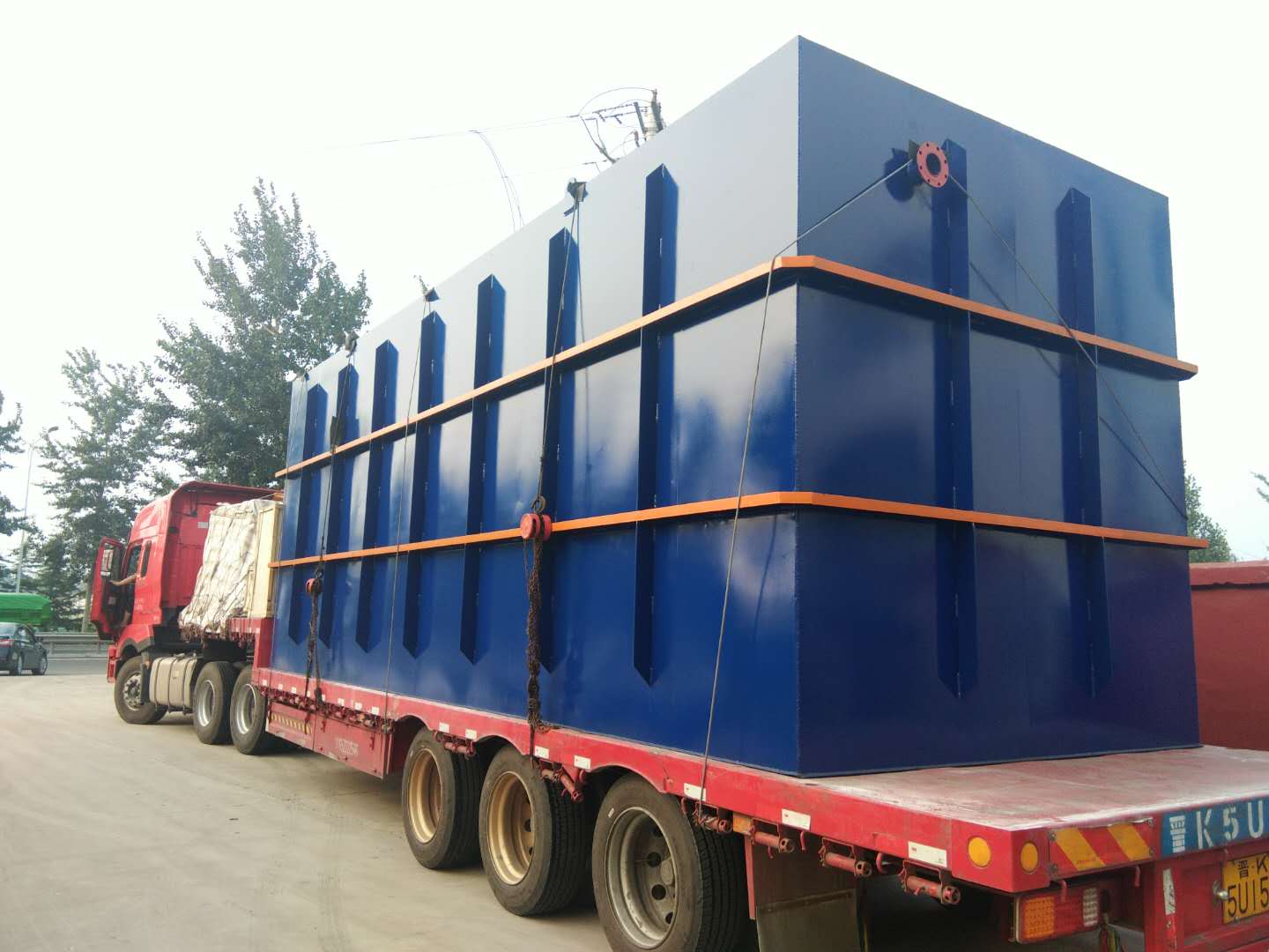 藍(lán)色一體化發(fā)貨車間外 (1).jpg