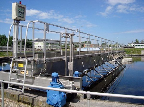 工業廢水處理刮吸泥機